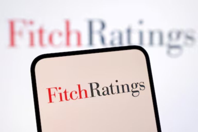 Fitch: Ανθεκτική η Ελλάδα, αλλά με κινδύνους από το νέο ενεργειακό σοκ