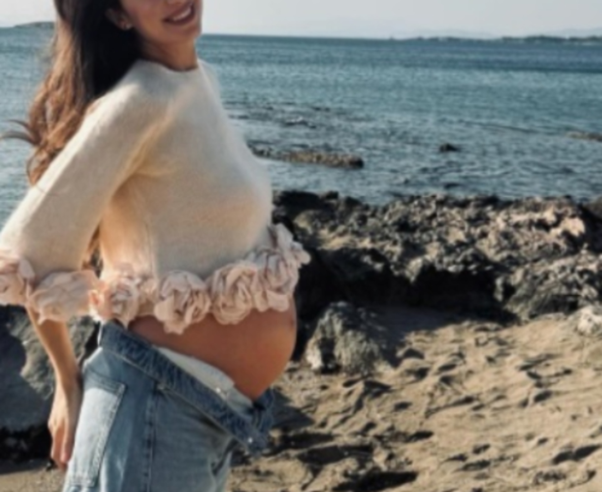 «Με το καλό κορίτσι μου»: Έπεσαν βροχή οι ευχές από επώνυμους μόλις ανακοίνωσε την εγκυμοσύνη της