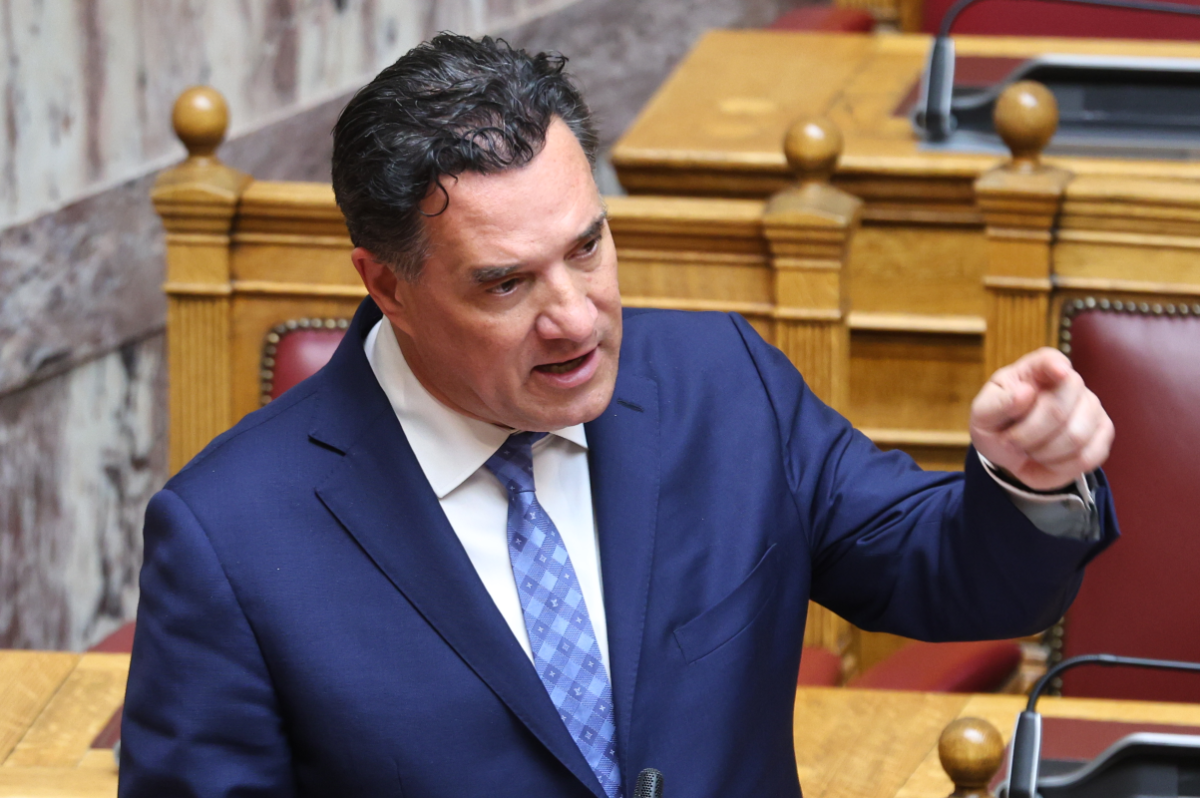 Άδωνις Γεωργιάδης: «Στέλνει 100 ονόματα σαλάμι-σαλάμι» – Η δικογραφία στο στόχαστρο