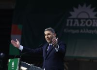 ΠΑΣΟΚ σε τροχιά σύγκρουσης: Μηνύματα με πολλούς αποδέκτες και εσωτερικά μέτωπα