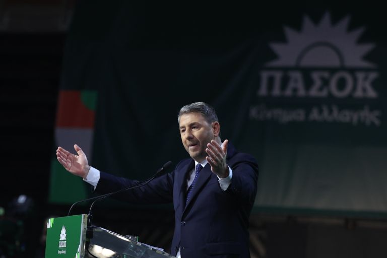 ΠΑΣΟΚ σε τροχιά σύγκρουσης: Μηνύματα με πολλούς αποδέκτες και εσωτερικά μέτωπα