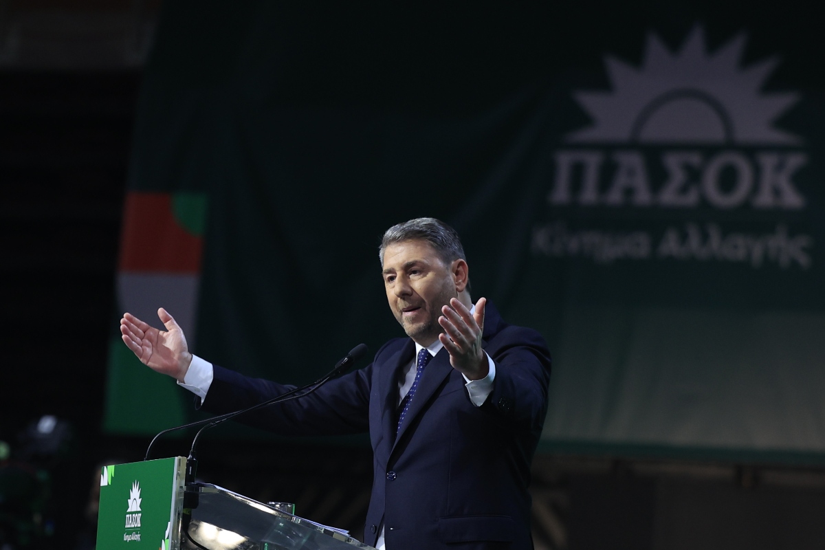 ΠΑΣΟΚ σε τροχιά σύγκρουσης: Μηνύματα με πολλούς αποδέκτες και εσωτερικά μέτωπα