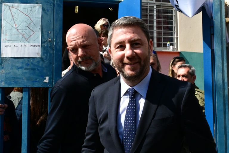 Ο Ανδρουλάκης ψήφισε στο Περιστέρι: «Η αλλαγή περνά από την ήττα της ΝΔ»