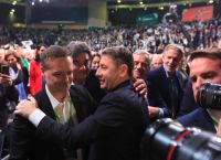 ΠΑΣΟΚ: Αγκαλιές, Selfies και Πολιτική Αλλαγή – Το Συνέδριο που Ένωσε Κόμμα και Κοινωνία