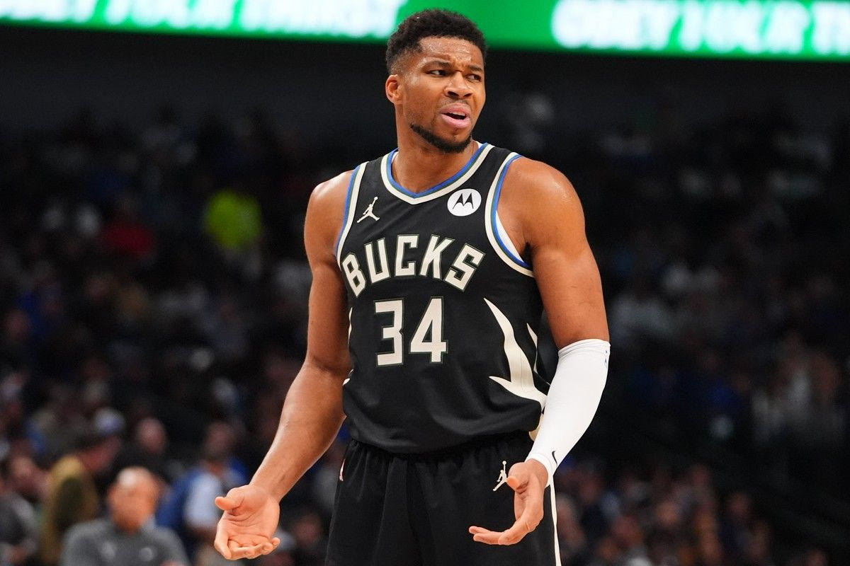 Γιάννης Αντετοκούνμπο: «Το να Προσεύχεστε για την Πτώση μου Δεν Σας Κάνει Θρήσκους»