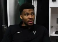 Αντετοκούνμπο: «Ήθελα να επιστρέψω στο παιχνίδι, αλλά μου είπαν ότι δεν αξίζει»