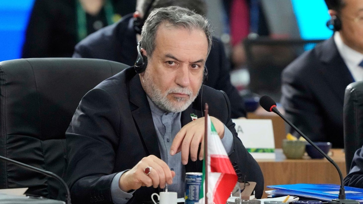 Η Τεχεράνη σε αντεπίθεση: «Η οργή να στραφεί σε ΗΠΑ και Ισραήλ, όχι στο Ιράν»