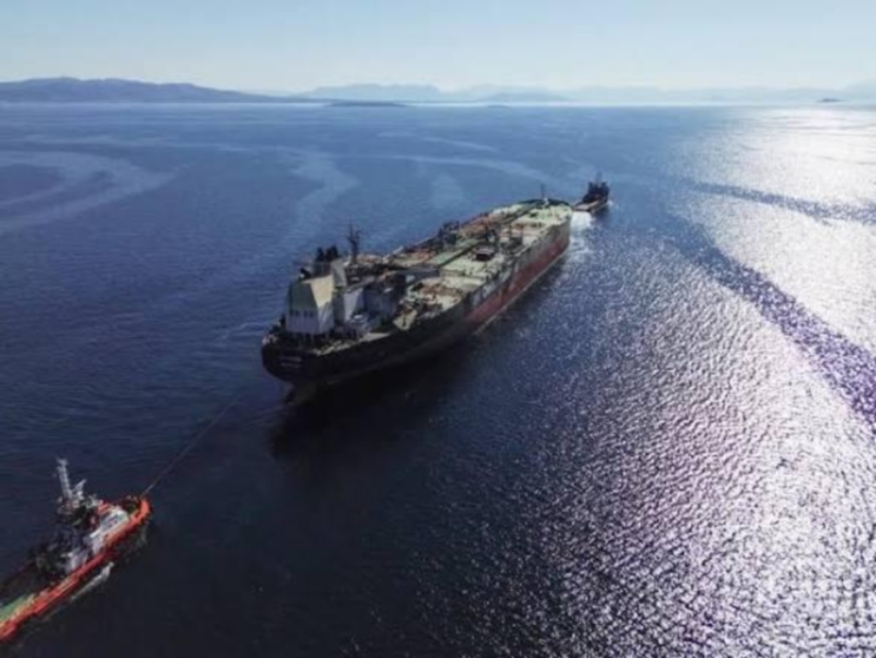 ΣΥΝΑΓΕΡΜΟΣ ΣΤΟΝ ΒΟΣΠΟΡΟ: Δεξαμενόπλοιο με 14.000 τόνους πετρελαίου χτυπήθηκε από drone