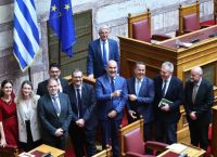 «Ιστορική Ενεργειακή Στροφή ή Πολιτικό Ρίσκο; — Η Βουλή Κύρωσε τις Συμβάσεις Ελλάδας‑Chevron»