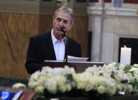 Γιώργος Νταλάρας στον επικήδειο της Μαρινέλλας: «Βρε μάνα, πώς παίρνεις τέτοιο ρίσκο;»