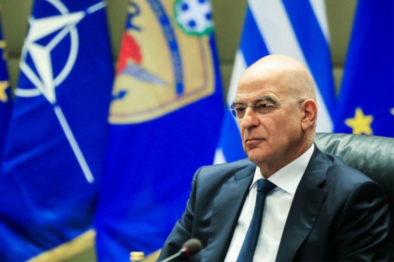 Συμφωνία για ενεργειακή αναβάθμιση σε 40 ενεργοβόρα στρατόπεδα–«Μετάβαση σε πράσινες δομές», λέει ο Δένδιας