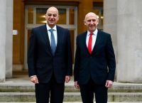 Δένδιας για Ορμούζ: Καμία πιθανότητα αποστολής ελληνικού πλοίου στη ζώνη κρίσης