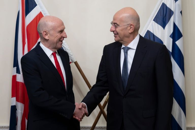 Δένδιας: Δεν υπάρχει καμία πρόθεση αποστολής πλοίων στα Στενά του Ορμούζ