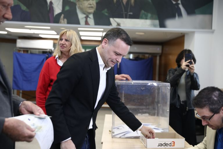 ΠΑΣΟΚ: Ψήφισε στη Χαριλάου Τρικούπη ο Χάρης Δούκας – “Σήμερα κάνουμε το πρώτο βήμα για την υπέρβαση”