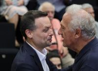 ΠΑΣΟΚ σε τεντωμένο σκοινί: Το “όχι” στη ΝΔ γράφεται με νεύρα, όρους και υπόγειες συμφωνίες