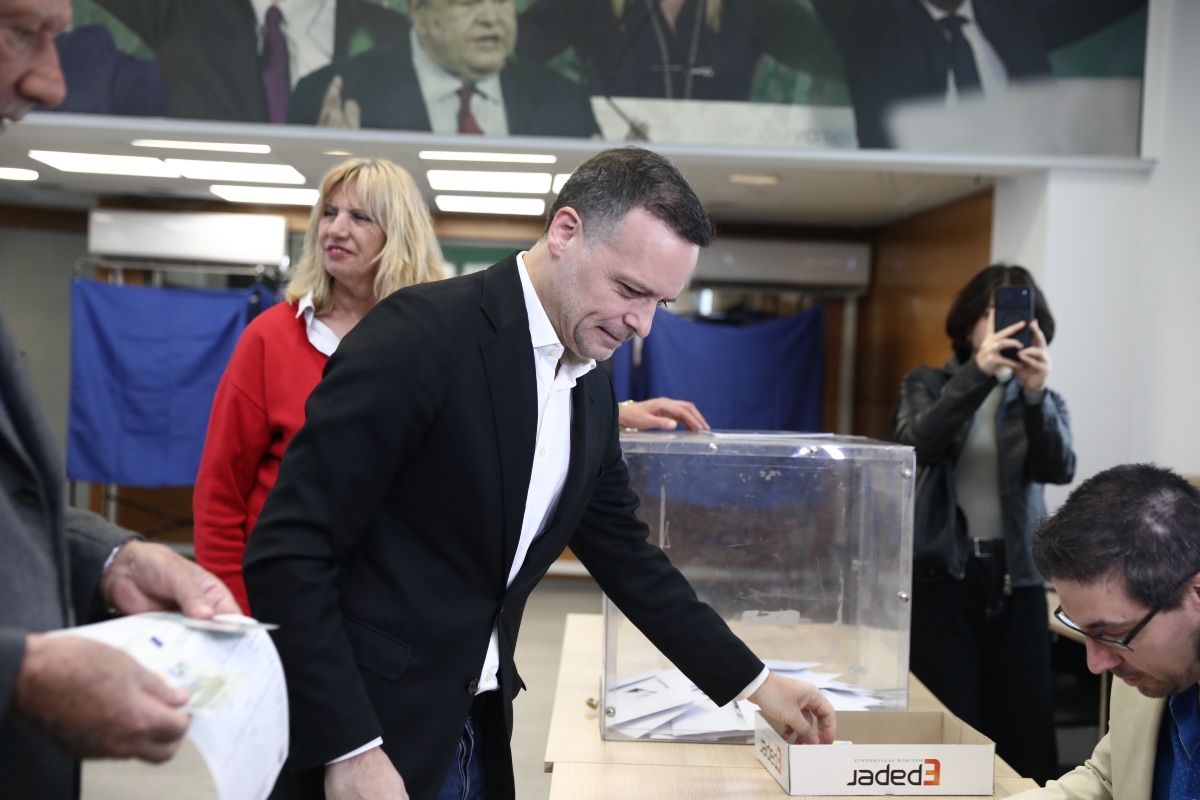 ΠΑΣΟΚ: Ψήφισε στη Χαριλάου Τρικούπη ο Χάρης Δούκας – “Σήμερα κάνουμε το πρώτο βήμα για την υπέρβαση”