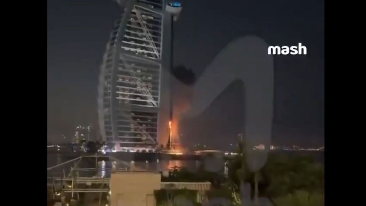 Ντουμπάι: Χτυπήθηκε από ιρανικό drone το Burj al Arab – Το πιο εμβληματικό κτήριο στην περιοχή
