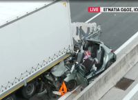 Σοκ στην Εγνατία: Νεκρή μια γυναίκα και ένας υπάλληλος που έσπευσε να βοηθήσει αλλά παρασύρθηκε