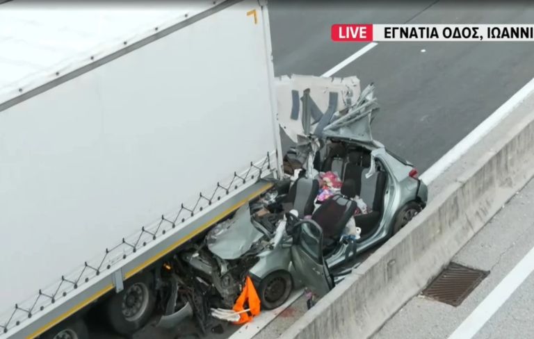 Σοκ στην Εγνατία: Νεκρή μια γυναίκα και ένας υπάλληλος που έσπευσε να βοηθήσει αλλά παρασύρθηκε