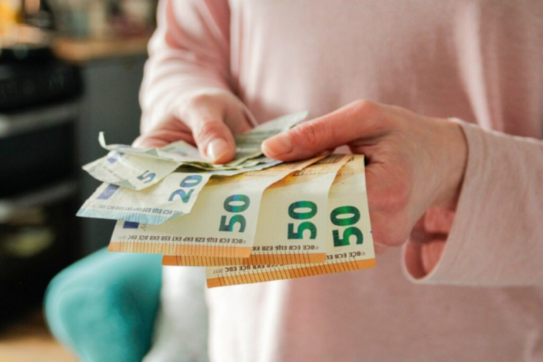 Επιδότηση 880€ – Πώς θα την πάρεις άμεσα