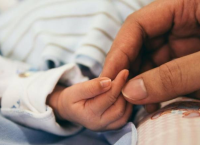 Α21: Τι ώρα και ποια ημέρα μπαίνει στα ΑΤΜ το επίδομα παιδιού