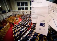 Ψηφίστηκε η επιστολική ψήφος για τους Έλληνες του εξωτερικού – Πολιτικός «σεισμό» στη Βουλή!