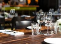 Αυξήσεις έως 25% στην εστίαση: στοίχημα εισοδήματος και πολιτικής κυριαρχίας