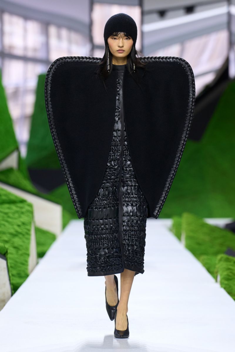 Louis Vuitton και Miu Miu έκλεισαν με λάμψη την Εβδομάδα Μόδας του Παρισιού