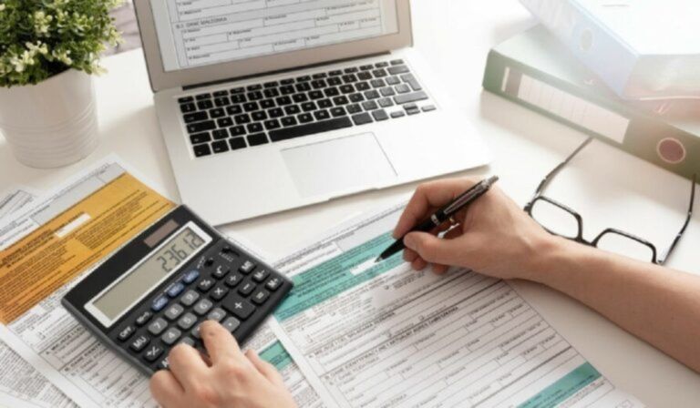 Παράταση έως 15 Μαΐου για τις φορολογικές δηλώσεις με έκπτωση φόρου 4%