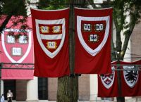 ΗΠΑ: Η Κυβέρνηση Τραμπ Μηνύει το Χάρβαρντ για «Σκόπιμη Αδιαφορία» απέναντι σε Εβραίους & Ισραηλινούς Φοιτητές