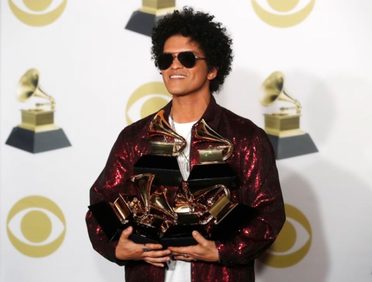 Bruno Mars στα Grammy: Η «μαγική» στιγμή που έκλεψε την παράσταση με το I Just Might