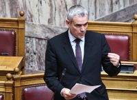 Καραγκούνης: «Καμία περικοπή στις συντάξεις χηρείας» – Τι αλλάζει σε βαρέα και e-ΕΦΚΑ