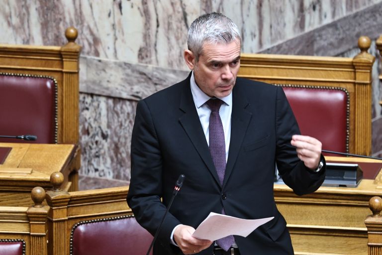 Καραγκούνης: «Καμία περικοπή στις συντάξεις χηρείας» – Τι αλλάζει σε βαρέα και e-ΕΦΚΑ