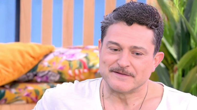 Σοκ από Καραμίχο: Έφυγα από την Αμερική γιατί ο γιος μου έκανε… άσκηση αντιμετώπισης όπλου στο σχολείο!