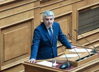 Ο Οδυσσέας Κωνσταντινόπουλος παραδίδει την έδρα μετά τη διαγράφη του από το ΠΑΣΟΚ