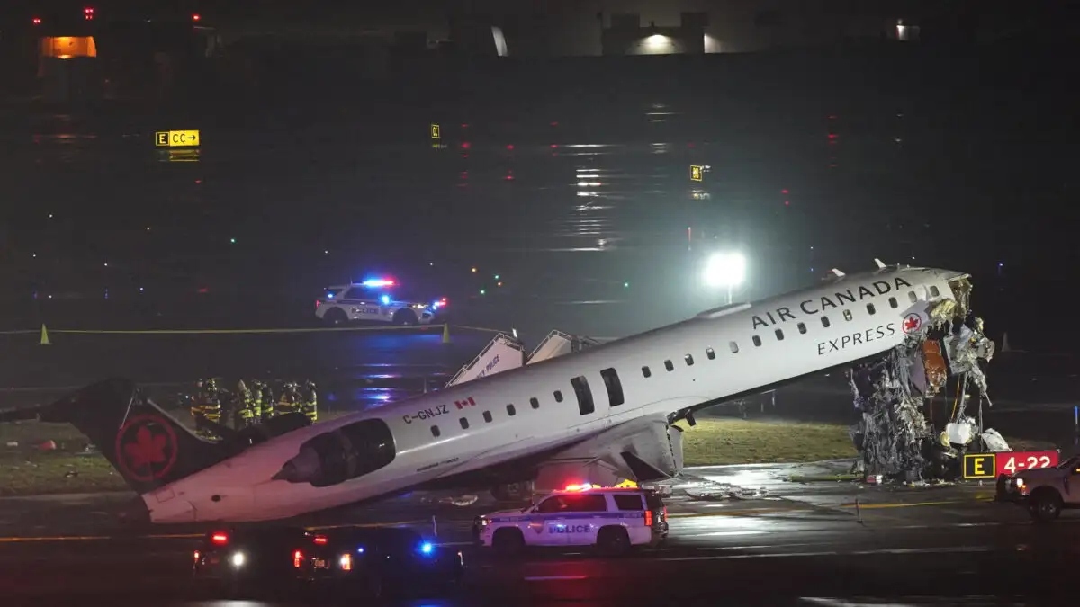 Νέα Υόρκη: Σύγκρουση αεροπλάνου με πυροσβεστικό στο αεροδρόμιο LaGuardia – Αναφορές για τραυματίες