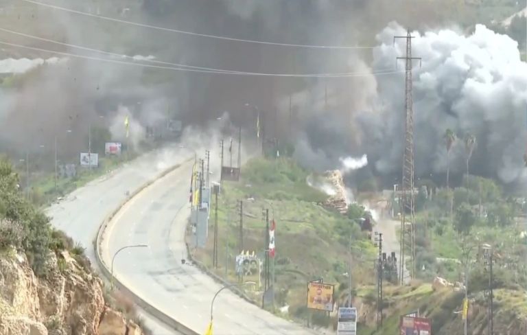 Λίβανος: Σφυροκόπημα του Ισραήλ σε υποδομές της Χεζμπολάχ – Ανατίναξαν γέφυρα [vid]