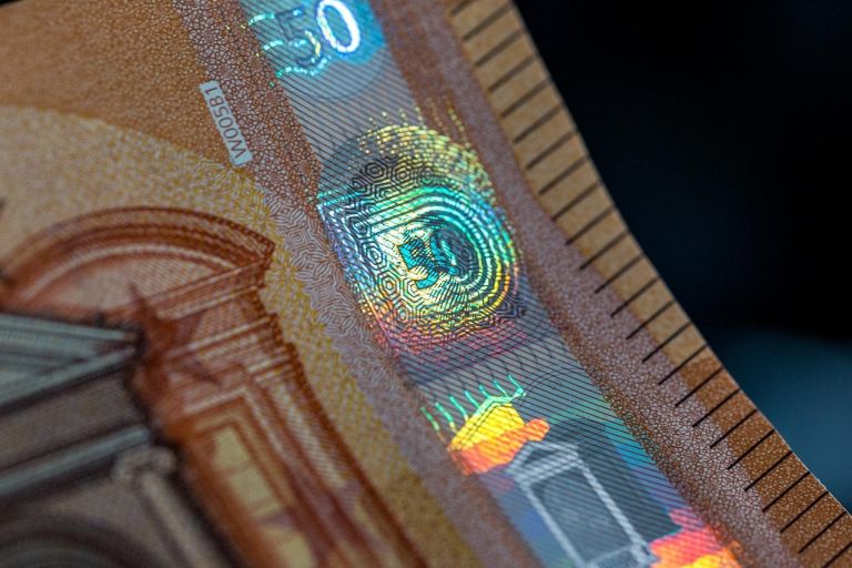 200€ κάθε μήνα χωρίς φόρο: Το “κρυφό” επίδομα που παίρνουν λίγοι – Δες αν είσαι μέσα στους δικαιούχους!