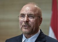 Τραμπ και Ιράν σε «σκιώδεις» διαπραγματεύσεις — Γκαλιμπάφ, καθυστερήσεις και νευρικές αγορές