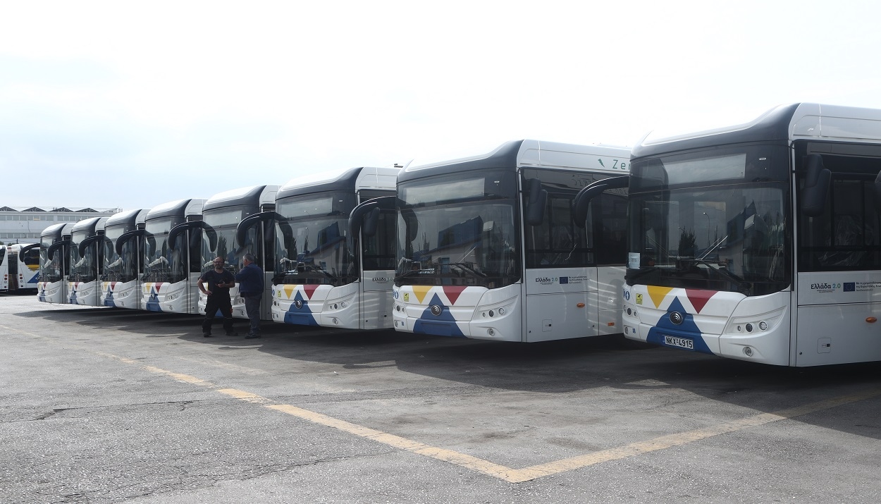 Υπερψηφίστηκε το νομοσχέδιο για τις Μεταφορές: Τι αλλάζει σε ταξί, αστικές συγκοινωνίες, ΚΤΕΟ, πρόστιμα