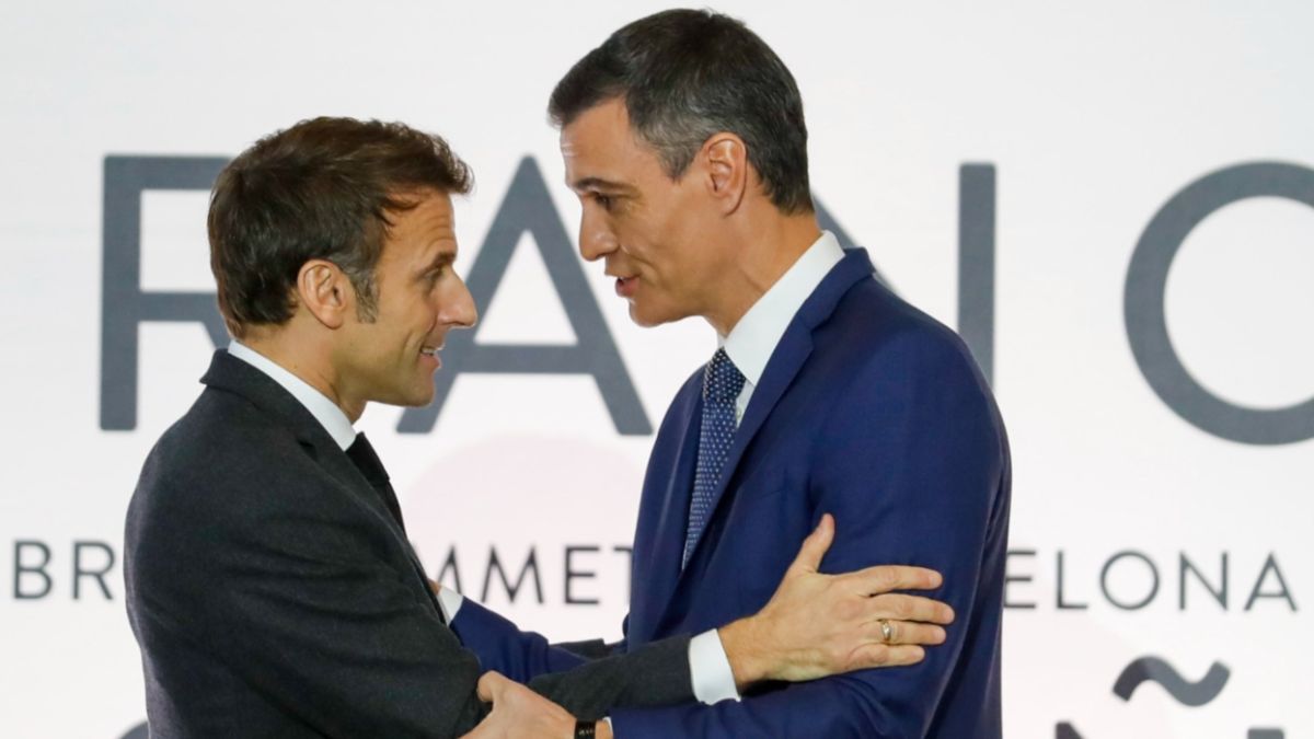 Μακρόν – Σάντσεθ ενώνουν Ευρώπη εναντίον αμερικανο‑ισραηλινών επιθέσεων στο Ιράν