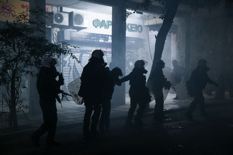 Επίθεση κατά διμοιρίας των ΜΑΤ στα Εξάρχεια – 114 προσαγωγές