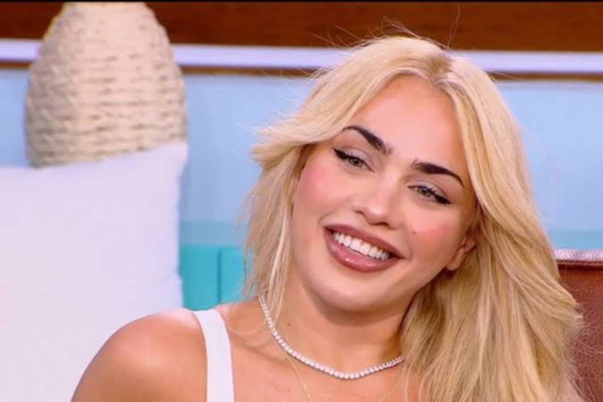 Η Κόνι Μεταξά θέλει να αλλάξει το τραγούδι γενεθλίων: Ποιος χ@στηκε να σκορπίζει της γνώσης το φως;