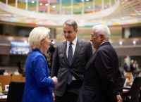 Καύσιμα σε ύψη ρεκόρ: Διψήφια ανατιμήσεις βενζίνης και ντίζελ στην ΕΕ μετά τις επιθέσεις