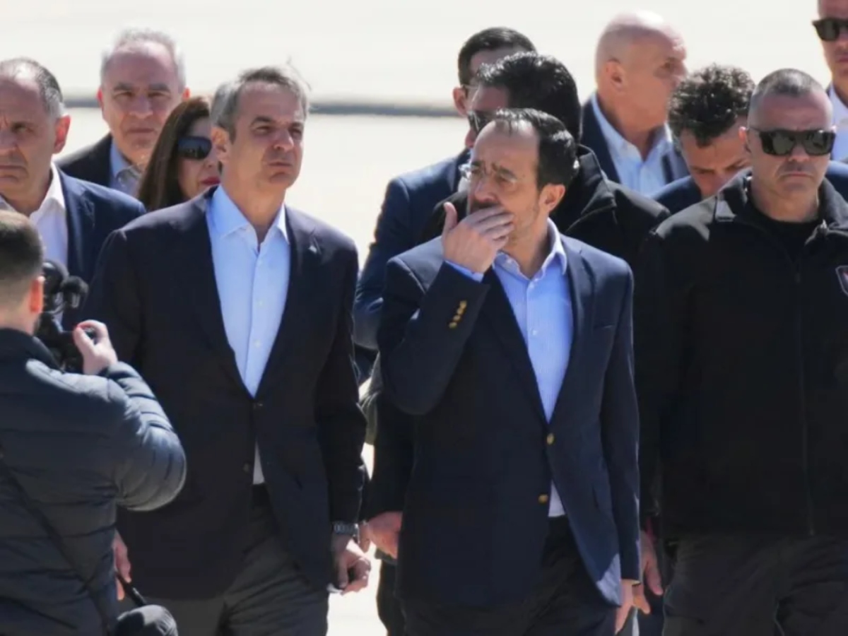 Στην Κύπρο ο Κυριάκος Μητσοτάκης – Δείτε Live την Τριμερής με Μακρόν – Χριστοδουλίδη