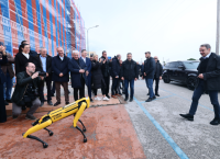 Μητσοτάκης συναντά τον ρομποτικό Κύωνα στο Ινστιτούτο Μεταφορών Θεσσαλονίκης