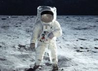 Επιστροφή στη Σελήνη υπό τη σκιά του πολέμου: Το μεγάλο βήμα της ανθρωπότητας μέσα σε παγκόσμια αγωνία