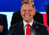 Πολωνία: Ο Ναβρότσκι μπλόκαρε τα 44 δισ. του SAFE και άναψε νέα φωτιά με Τουσκ