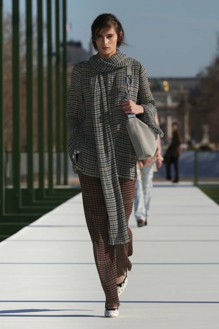 Paris Fashion Week: Ο Jonathan Anderson έντυσε τον Dior με χρώματα άνοιξης
