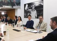 ΠΑΣΟΚ σε τεντωμένο σχοινί: συνέδριο-θρίλερ, φιλοδοξίες και υπόγειες συγκρούσεις εξουσίας